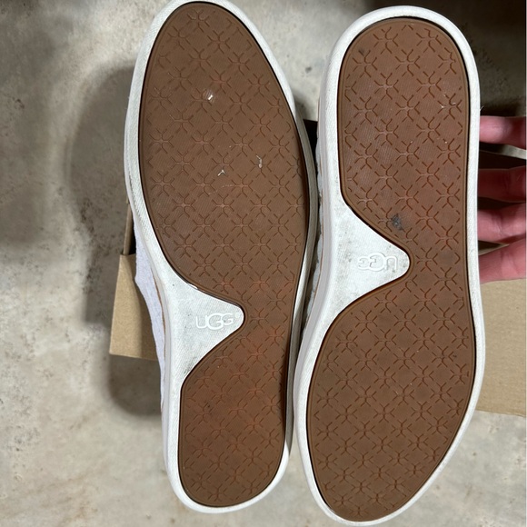 UGG Sammy Chevron Trainers Slip-On Slippers Sneakers White & Tan Size 9 - Picture 13 of 13